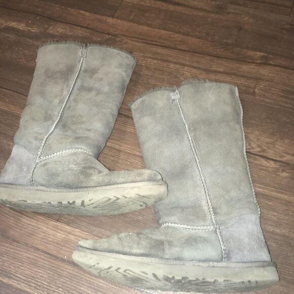 Uggs gray shearling lined buttoned tall winter boots - Picture 3 of 5